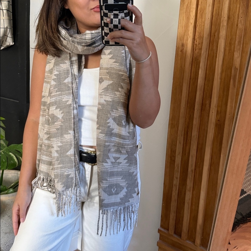 Eddie Bauer CHunky Large Southwestern Scarve. OS